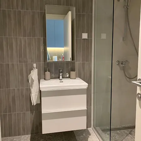 Waterfront - Na Vodi - Bg011